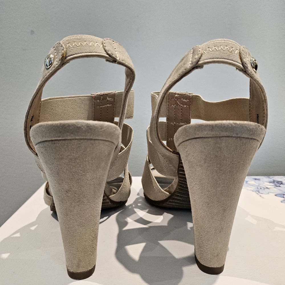 🍾AK Sport Heels sz7M cream - Picture 5 of 11